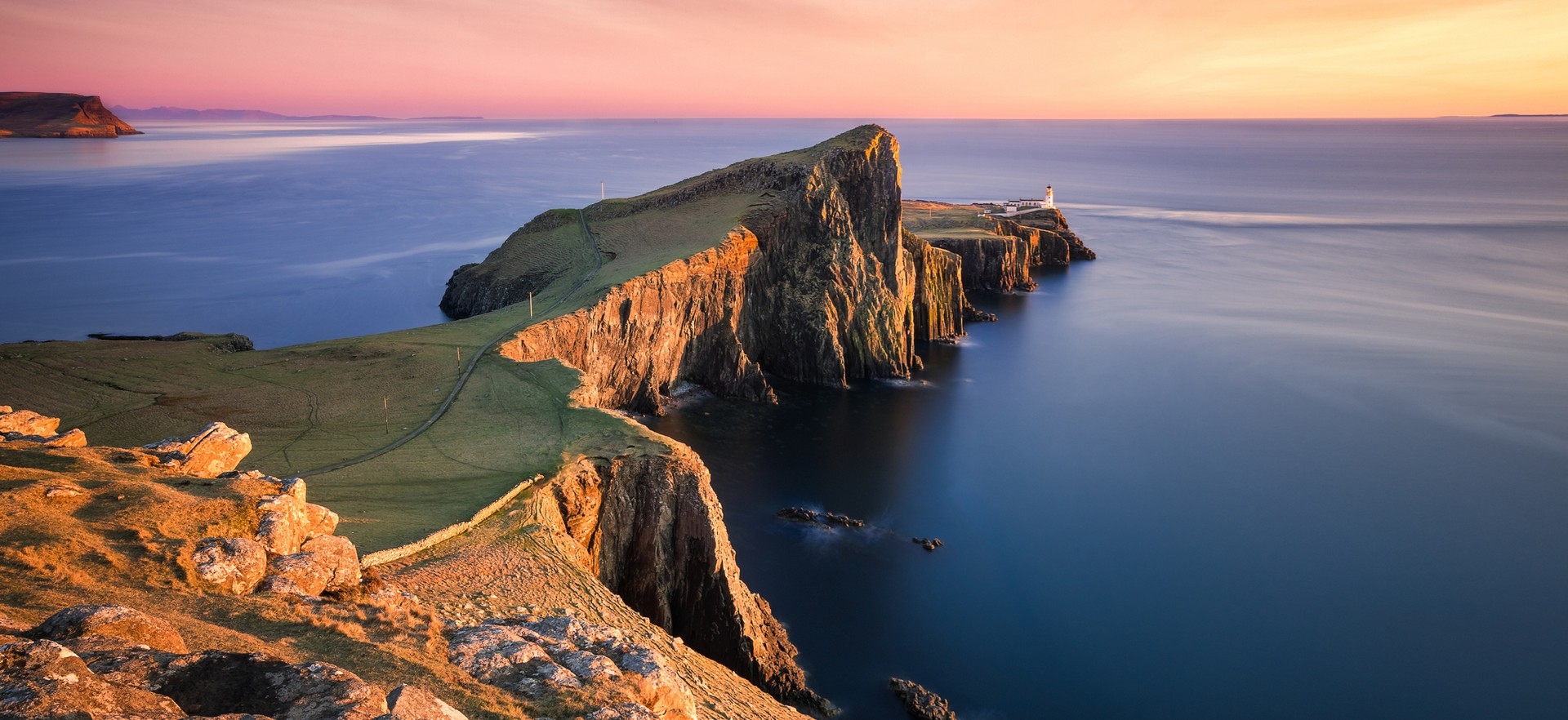 hero-neist-point-lighthouse-peninsula-isle-of-skye-scotland-uk
