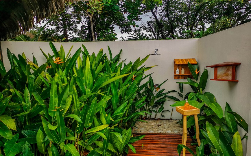 Outdoor-Shower,-Lapa-Rios,-Costa-Rica.jpg