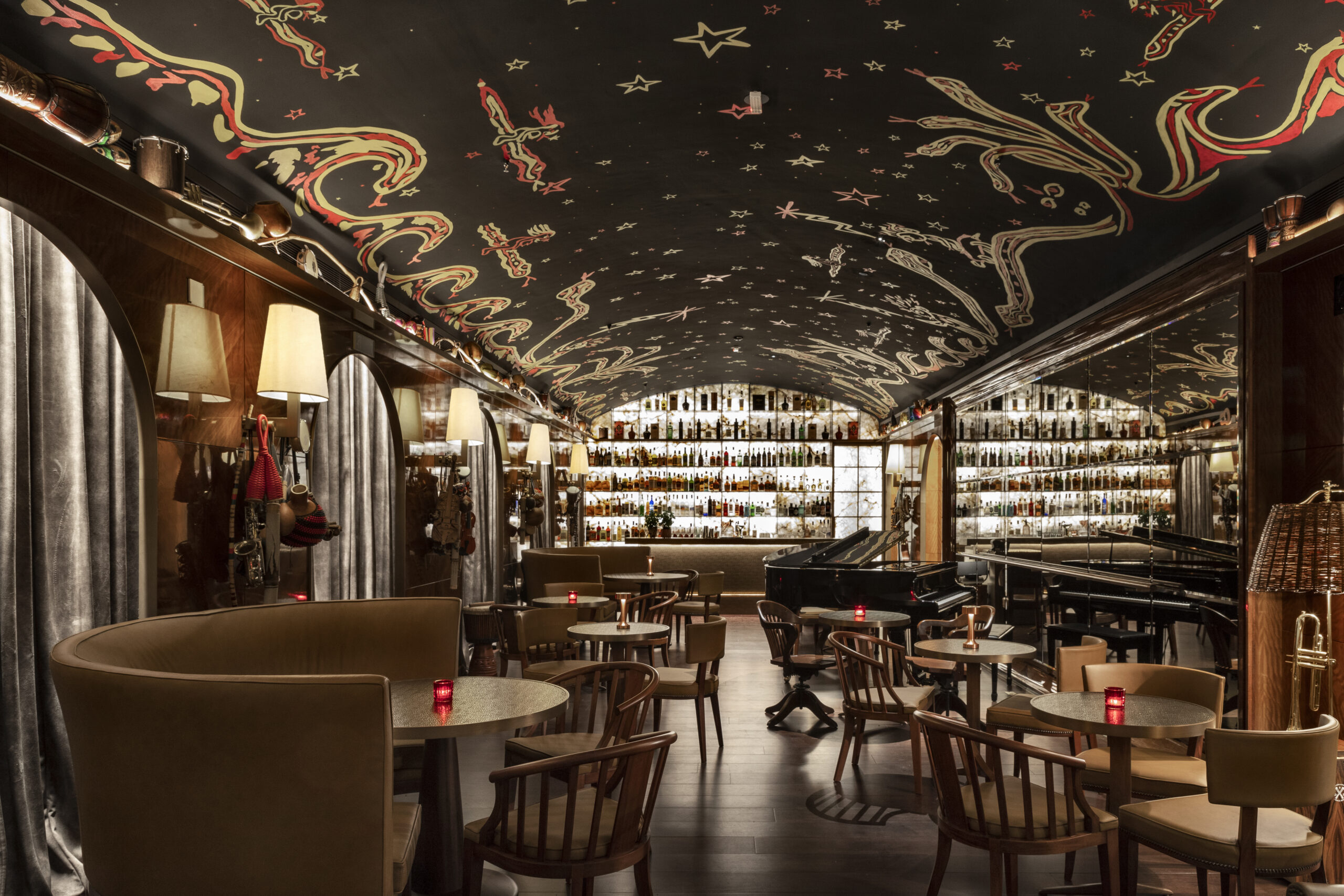 Rabo di Galo Bar Wide view toward bar