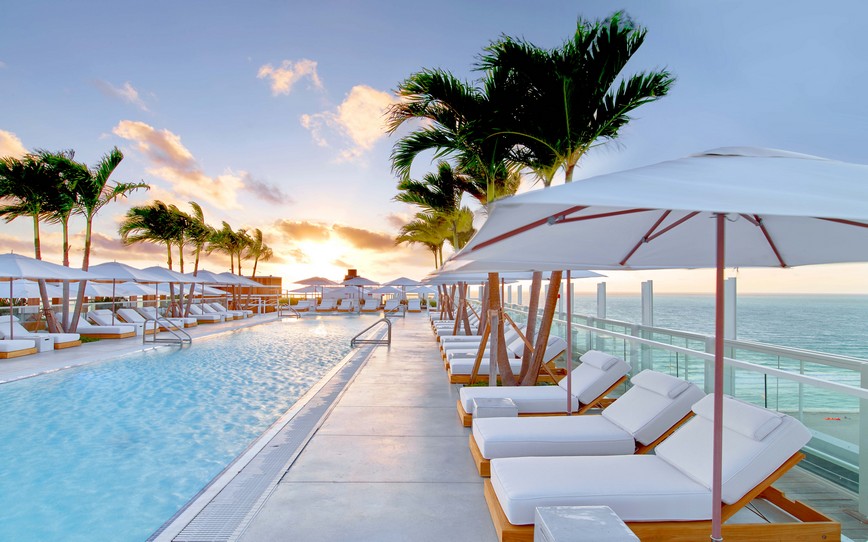 Rooftop-Pool,-Sunrise,-Faciltiies,-1-Hotel-South-Beach,-Miami,-USA.jpg